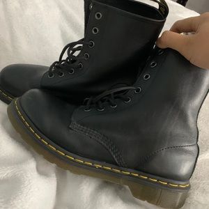 Size 9 W Dr. Martens 1460 Pascal Boot